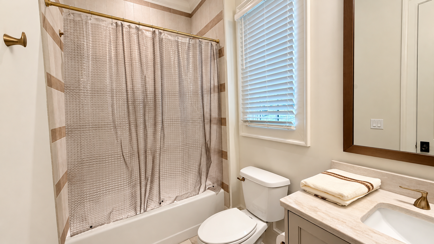 The Meridian Suite en-suite bathroom with tub and shower curtain